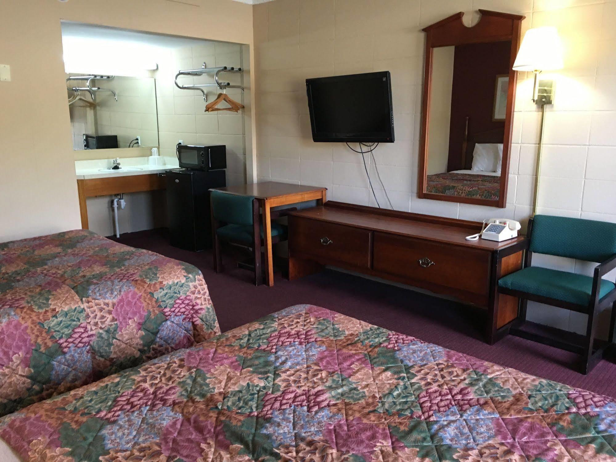 Budget Inn Carthage Bagian luar foto