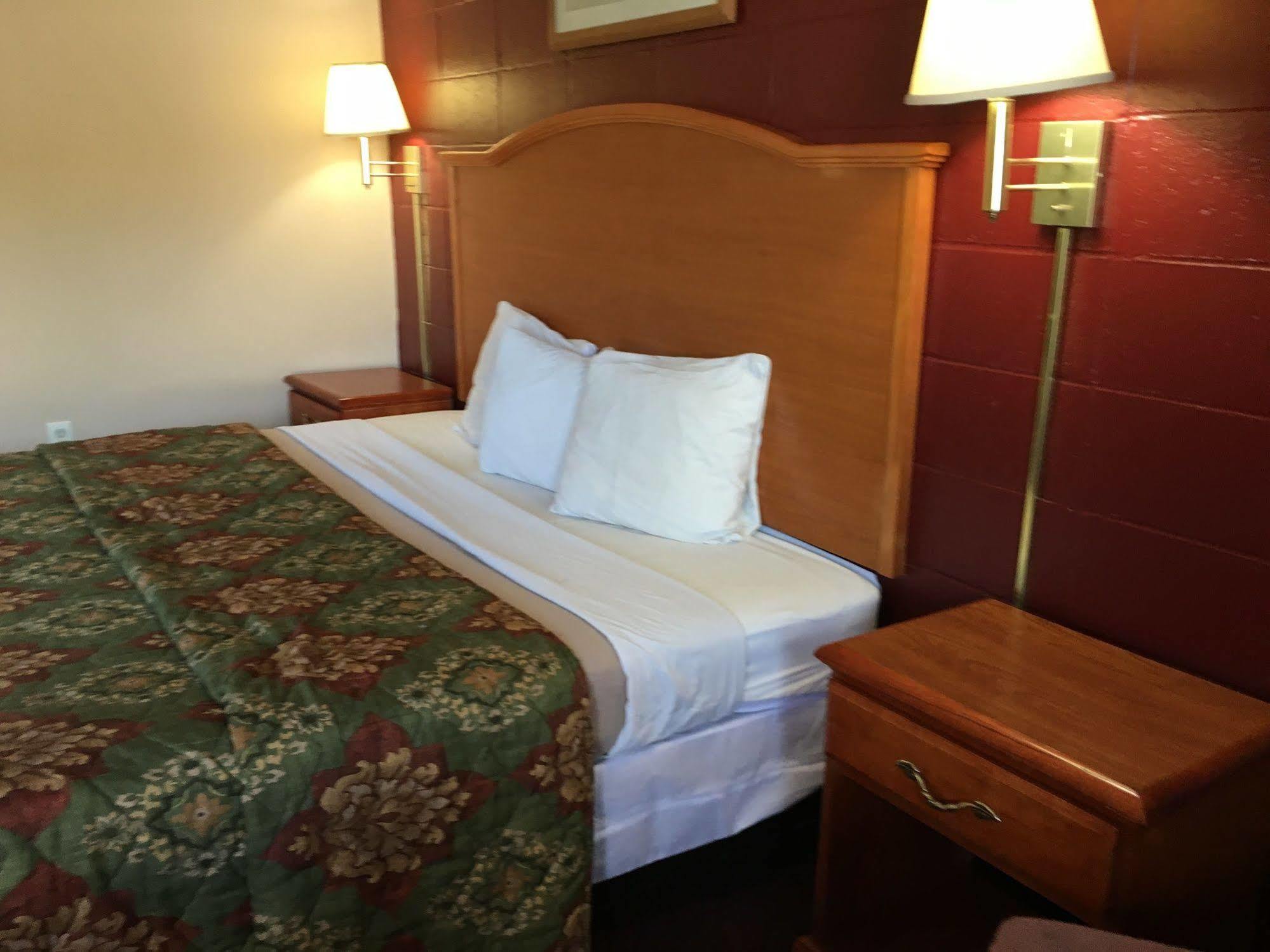 Budget Inn Carthage Bagian luar foto