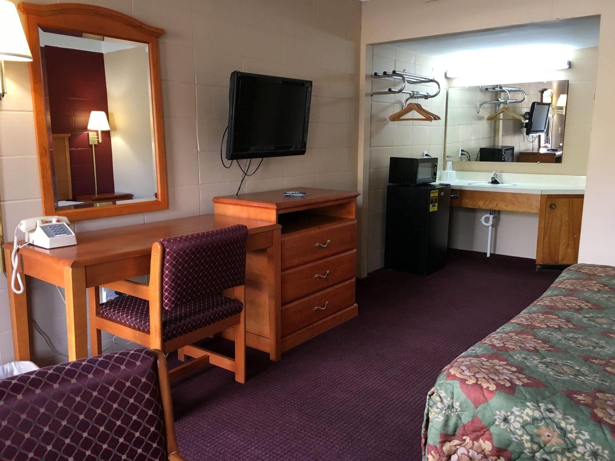 Budget Inn Carthage Bagian luar foto