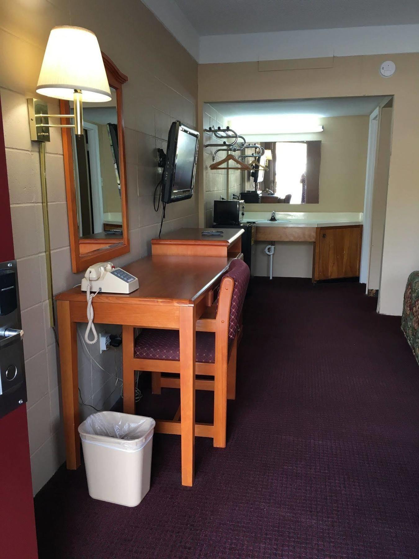 Budget Inn Carthage Bagian luar foto