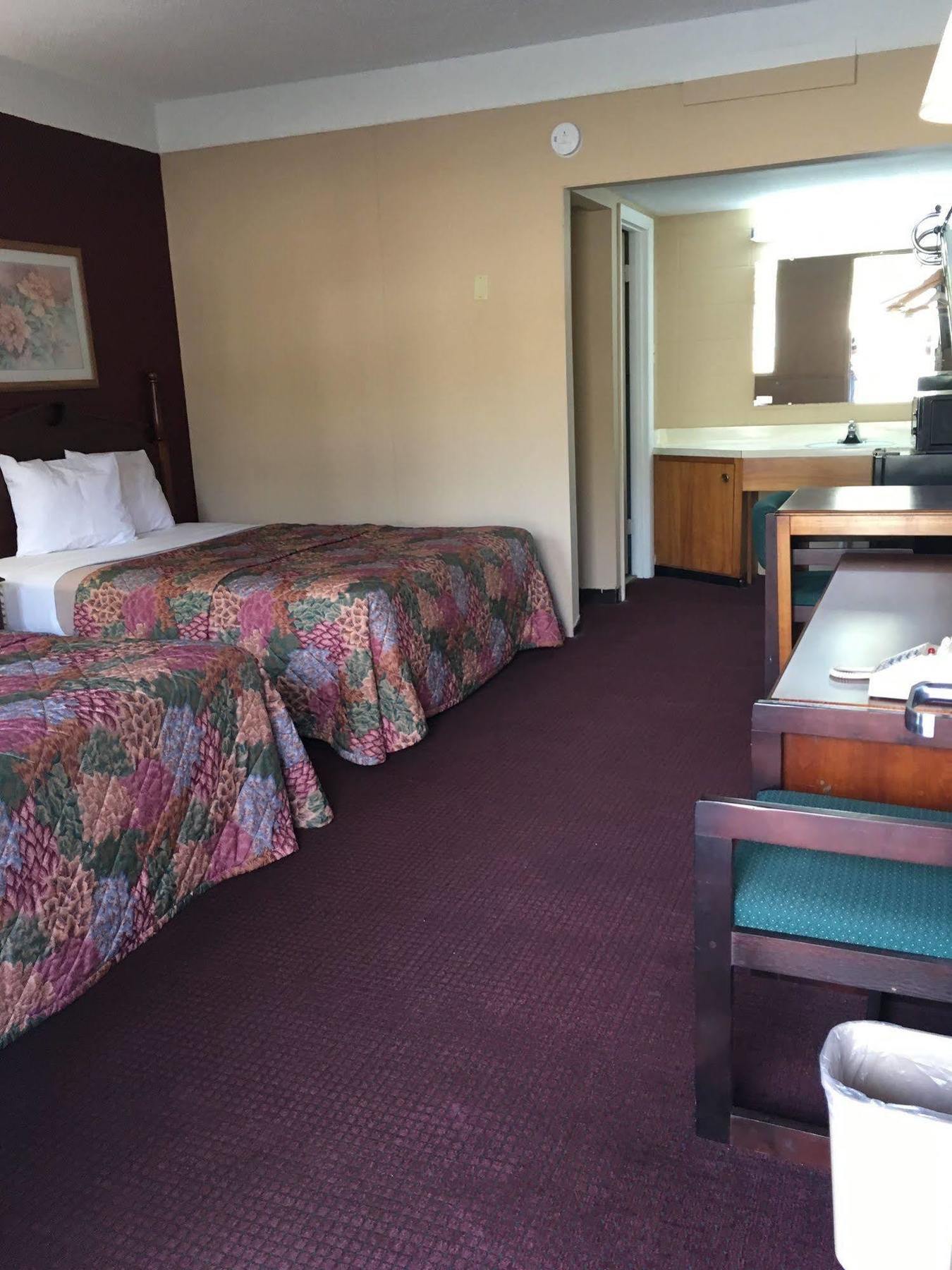 Budget Inn Carthage Bagian luar foto